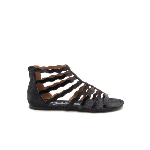 Black Gladiator Sandal  Size 7 (Last Pair Sale) - Picture 2 of 4
